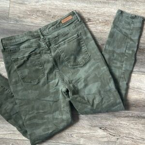 Sanctuary pants, camo stretchy skinny denim size 10